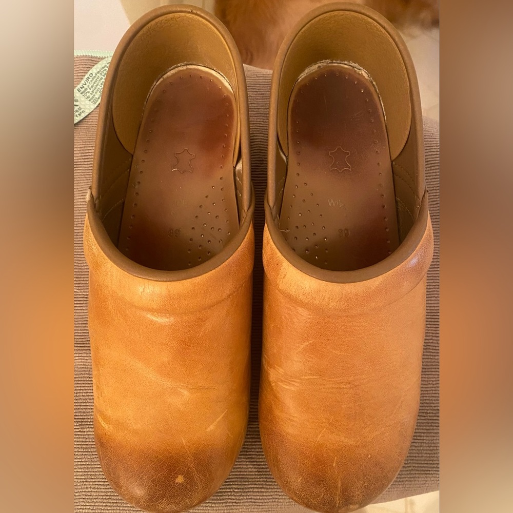 Professional Danskos - Distressed Honey